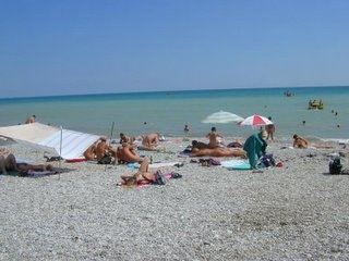 Groupes naturistes a la plage